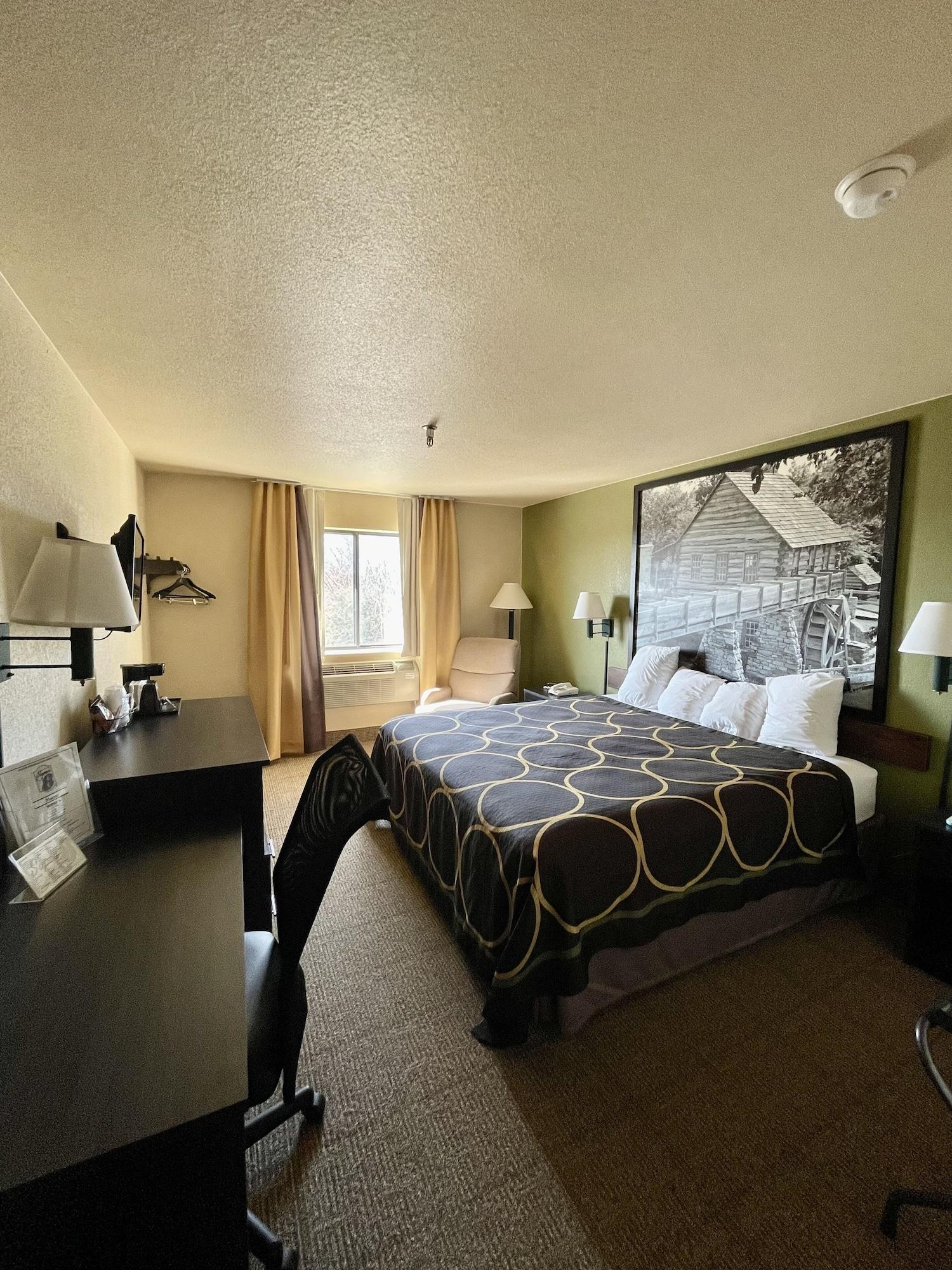 Super 8 By Wyndham Motel 2*