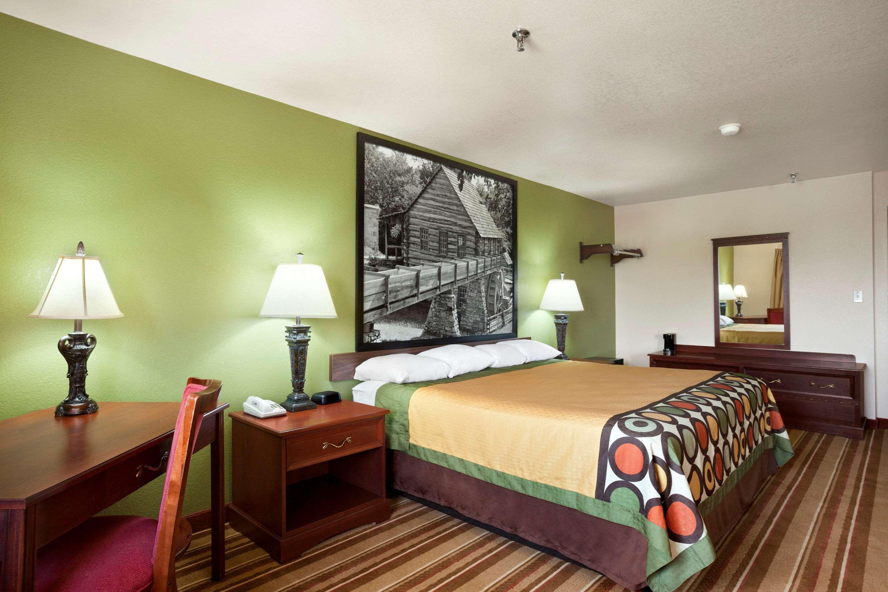 Super 8 By Wyndham Motel 2*