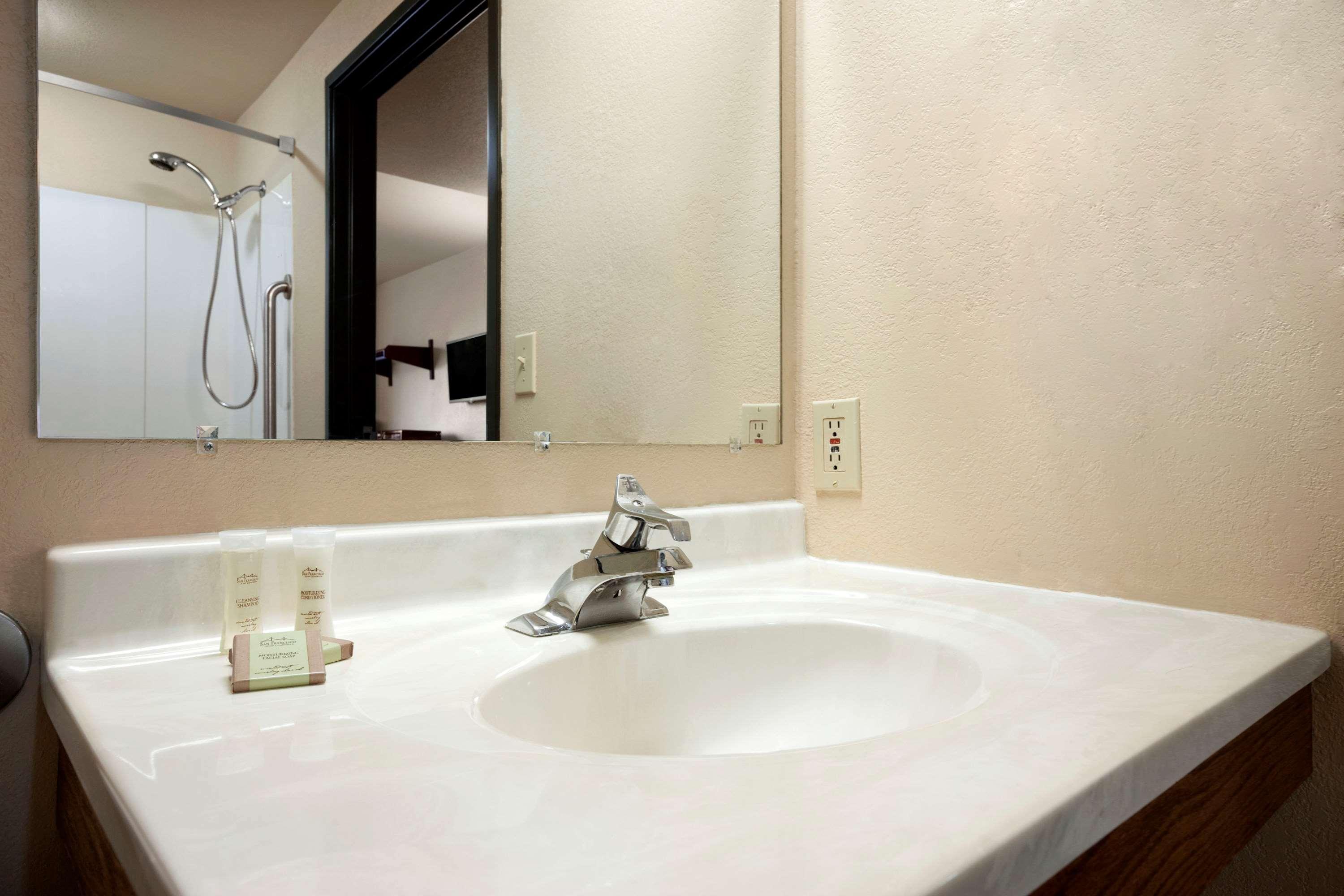 Super 8 By Wyndham Motel Macon